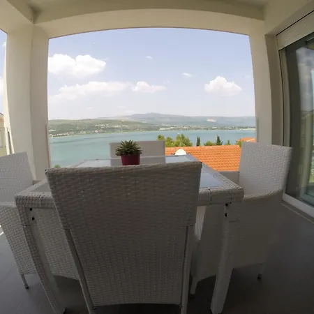 Exclusive Palace Ii Apartment